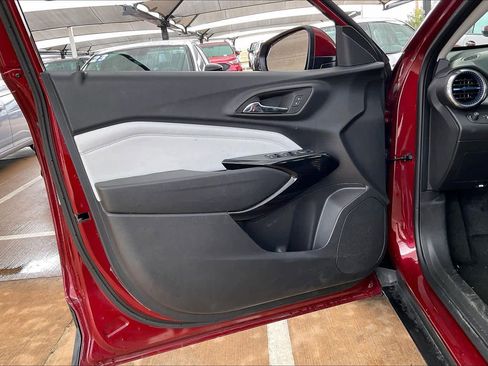 Certified 2025 Chevrolet Trax LT image 21