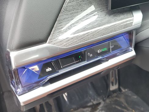 Certified 2023 BMW 760i xDrive w/ Executive Package image 10