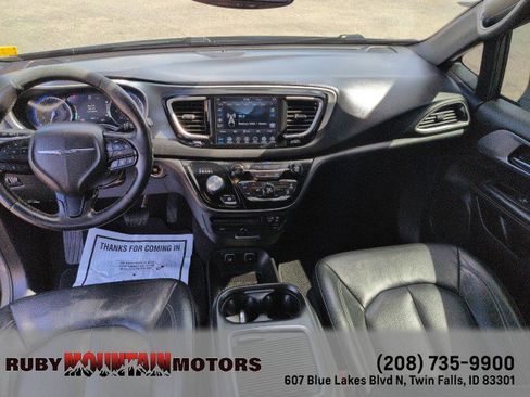 Used 2020 Chrysler Pacifica Touring-L Plus FWD image 11