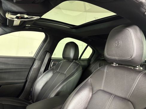 Used 2022 Alfa Romeo Giulia Ti image 16