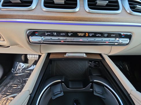 Used 2023 Mercedes-Benz GLS 580 4MATIC image 23