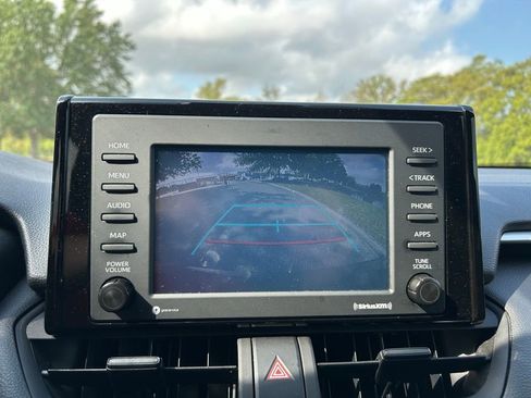 Used 2022 Toyota RAV4 LE image 23