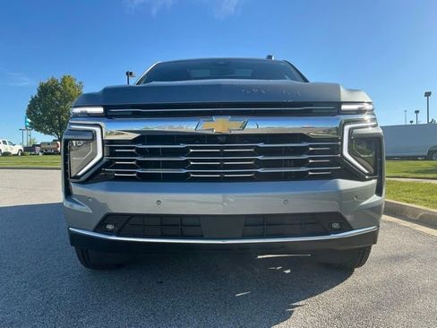 Used 2025 Chevrolet Suburban Premier w/ Sun And Tow Package AWD/4WD image 8