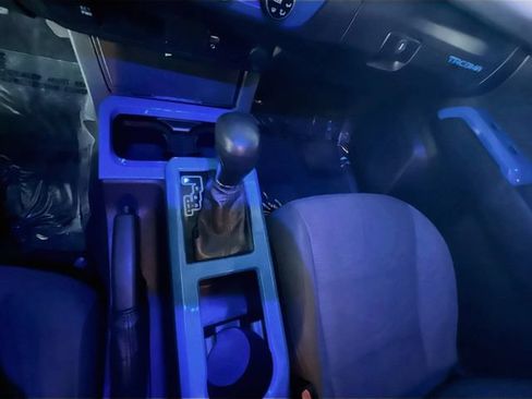 Used 2016 Toyota Tacoma SR5 RWD image 25