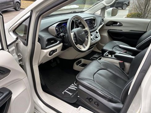 Used 2019 Chrysler Pacifica Limited w/ Advanced Safetytec Group image 26