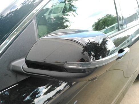 Used 2026 GMC Acadia Elevation w/ Elevation Premium Package FWD image 19