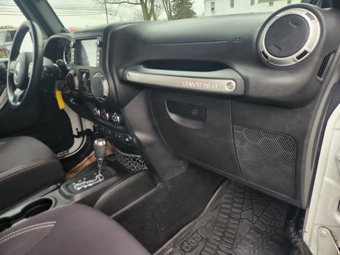 Used 2013 Jeep Wrangler Unlimited Sahara w/ Connectivity Group image 37