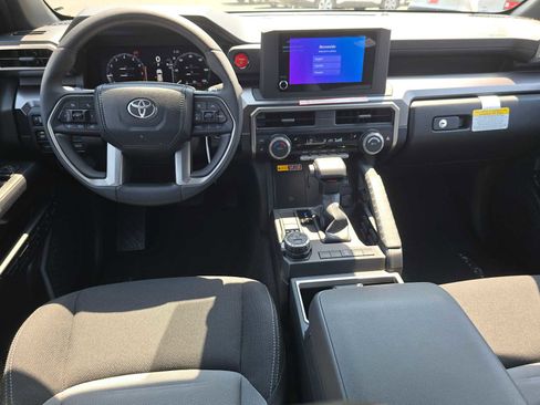 Certified 2025 Toyota 4Runner TRD Off-Road image 27