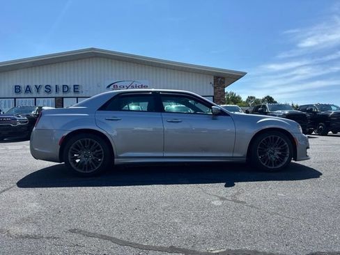 Used 2018 Chrysler 300 S w/ 300S Premium Group RWD image 4