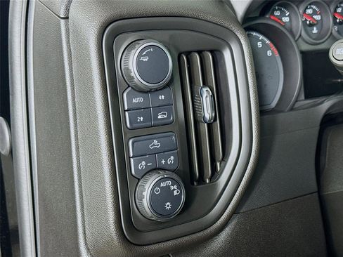 Used 2025 Chevrolet Silverado 1500 Custom image 11