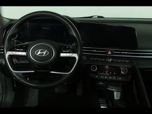 Used 2025 Hyundai Elantra SEL FWD image 13