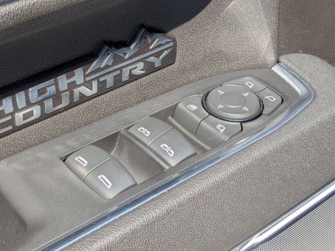 Used 2025 Chevrolet Silverado 1500 High Country AWD/4WD image 22
