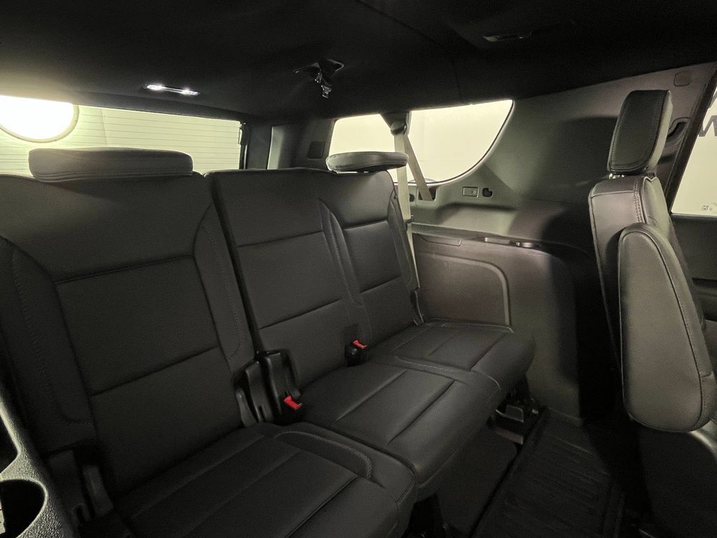 Used 2025 GMC Yukon XL Denali w/ Denali Reserve Package AWD/4WD image 18