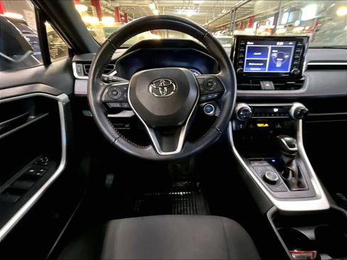 Used 2021 Toyota RAV4 SE image 17