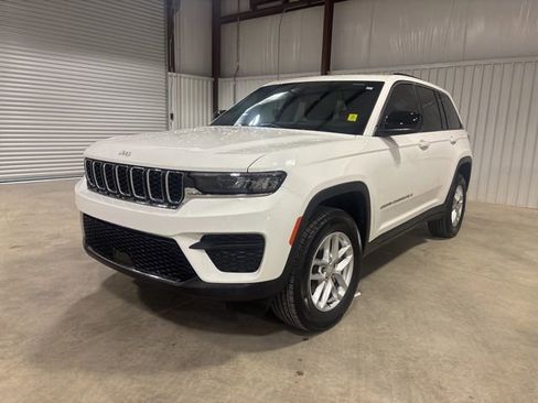 Used 2025 Jeep Grand Cherokee Laredo X w/ Luxury Tech Group I image 5