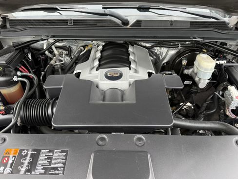 Used 2016 Cadillac Escalade Luxury RWD image 33