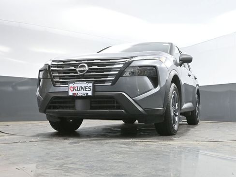 Used 2025 Nissan Rogue SV AWD/4WD image 34