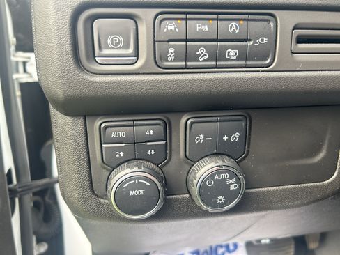 Used 2022 Chevrolet Tahoe Z71 w/ Luxury Package AWD/4WD image 23