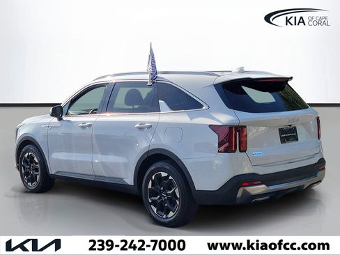 Certified 2024 Kia Sorento S w/ Panoramic Sunroof Package FWD image 4