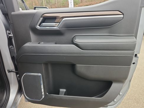 Used 2025 Chevrolet Silverado 1500 LT image 41