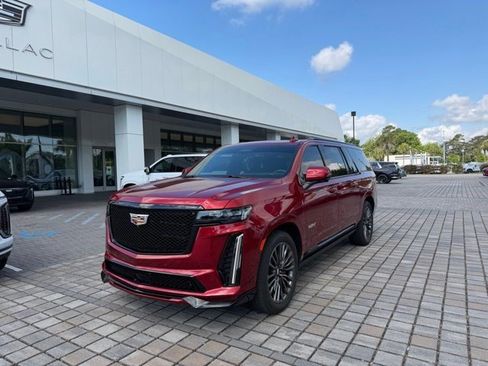 Certified 2024 Cadillac Escalade ESV V AWD/4WD image 3