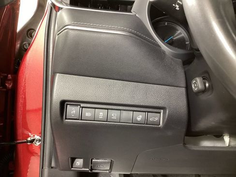 Used 2021 Toyota Venza Limited w/ Advanced Technology Package AWD/4WD image 12