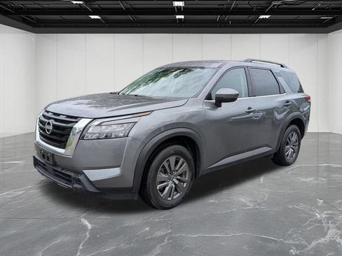 Used 2025 Nissan Pathfinder SV AWD/4WD image 2