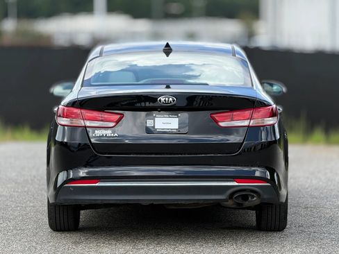 Used 2018 Kia Optima LX w/ 17" Alloy Wheels Package FWD image 4