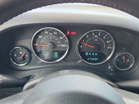 Used 2017 Jeep Wrangler Unlimited Sahara w/ Dual Top Group AWD/4WD image 10