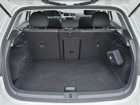 Used 2017 Volkswagen Golf S image 17