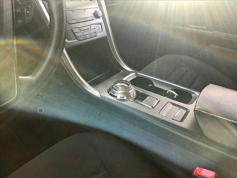 Used 2019 Ford Fusion SE image 13