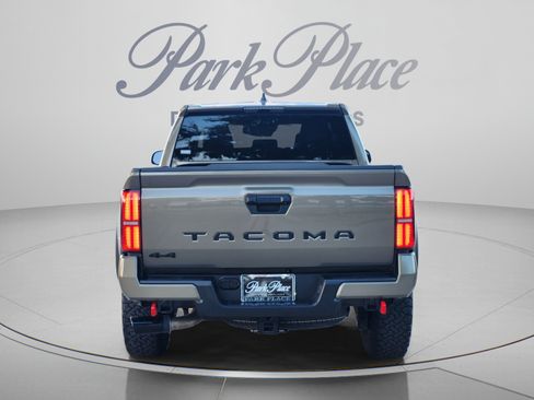 Used 2025 Toyota Tacoma TRD Off-Road AWD/4WD image 4