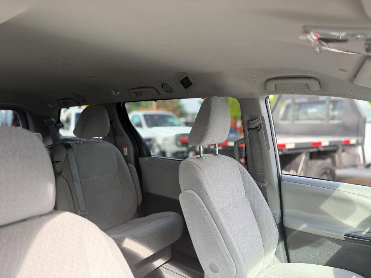 Used 2019 Toyota Sienna LE FWD image 29