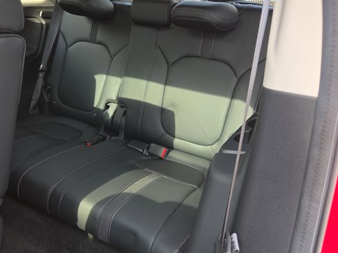 Used 2025 Honda Pilot Touring image 15