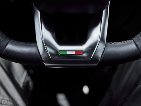 Used 2022 Lamborghini Urus AWD/4WD image 62