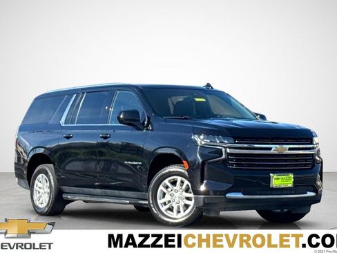 Used 2024 Chevrolet Suburban LT image 1