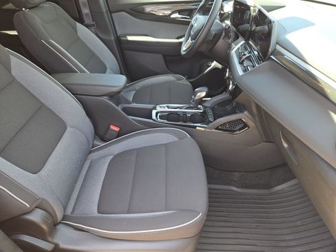 Used 2024 Chevrolet TrailBlazer LT w/ Convenience Package FWD image 9