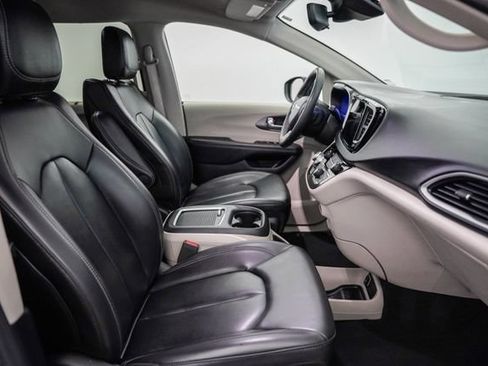 Used 2023 Chrysler Pacifica Touring-L FWD image 20