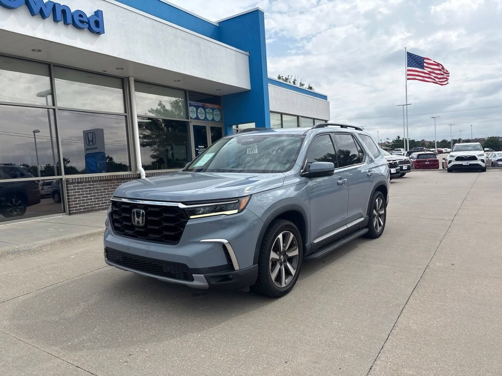 Certified 2024 Honda Pilot Touring image 1