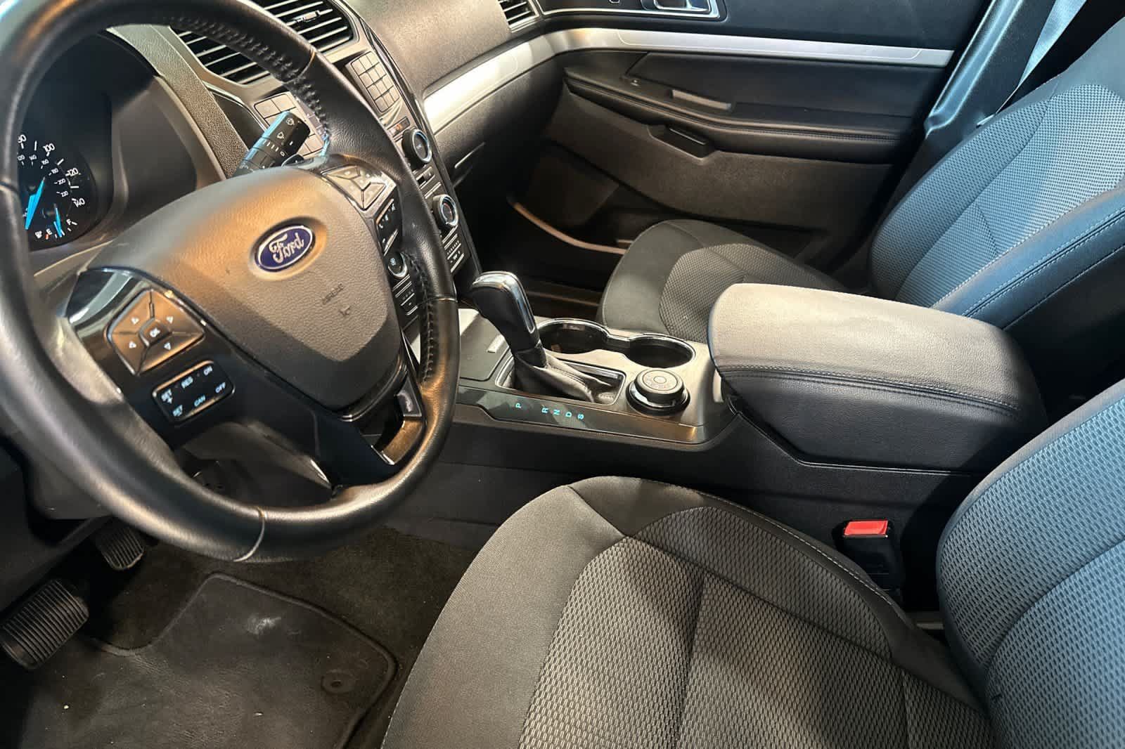 Used 2017 Ford Explorer XLT AWD/4WD image 14