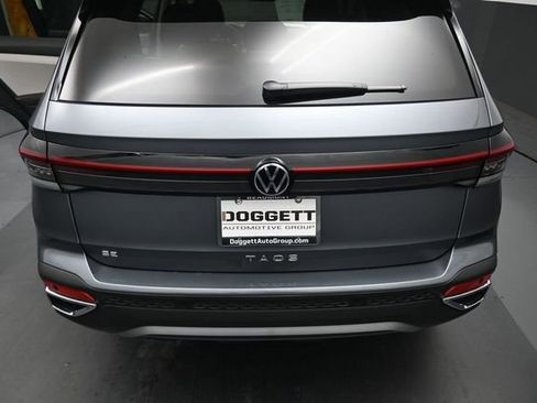 New 2026 Volkswagen Taos SE FWD image 10