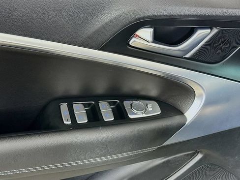 Certified 2023 Genesis G70 2.0T RWD image 10
