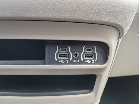 Used 2023 Chrysler Voyager LX FWD image 28