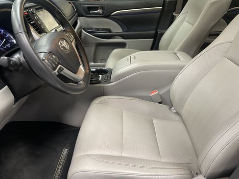 Used 2019 Toyota Highlander Limited Platinum image 16