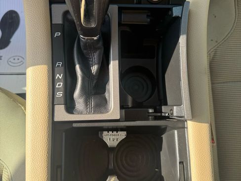 Used 2016 Ford Taurus SEL image 11