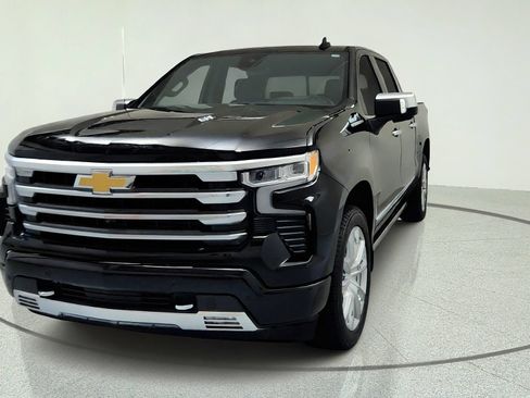 Certified 2023 Chevrolet Silverado 1500 High Country w/ High Country Premium Package AWD/4WD image 8