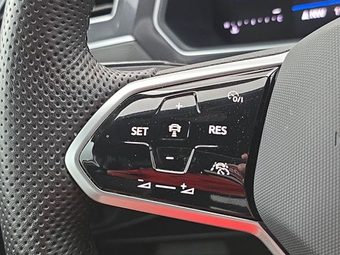 Used 2024 Volkswagen Tiguan SE R-Line image 18