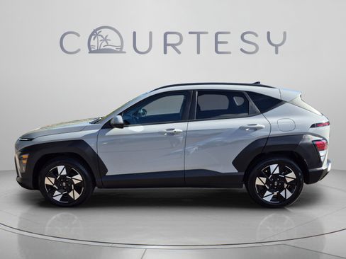 Used 2025 Hyundai Kona SEL FWD image 2