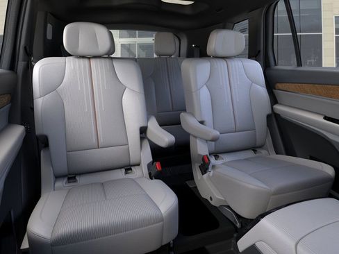 New 2026 Cadillac Vistiq Luxury image 17