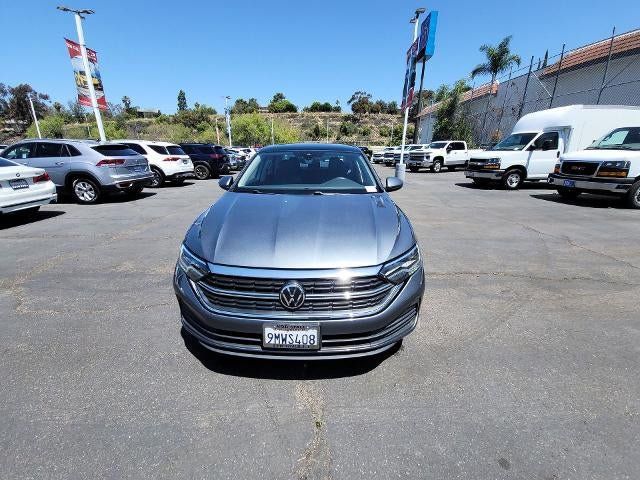 Used 2024 Volkswagen Jetta SE FWD image 3